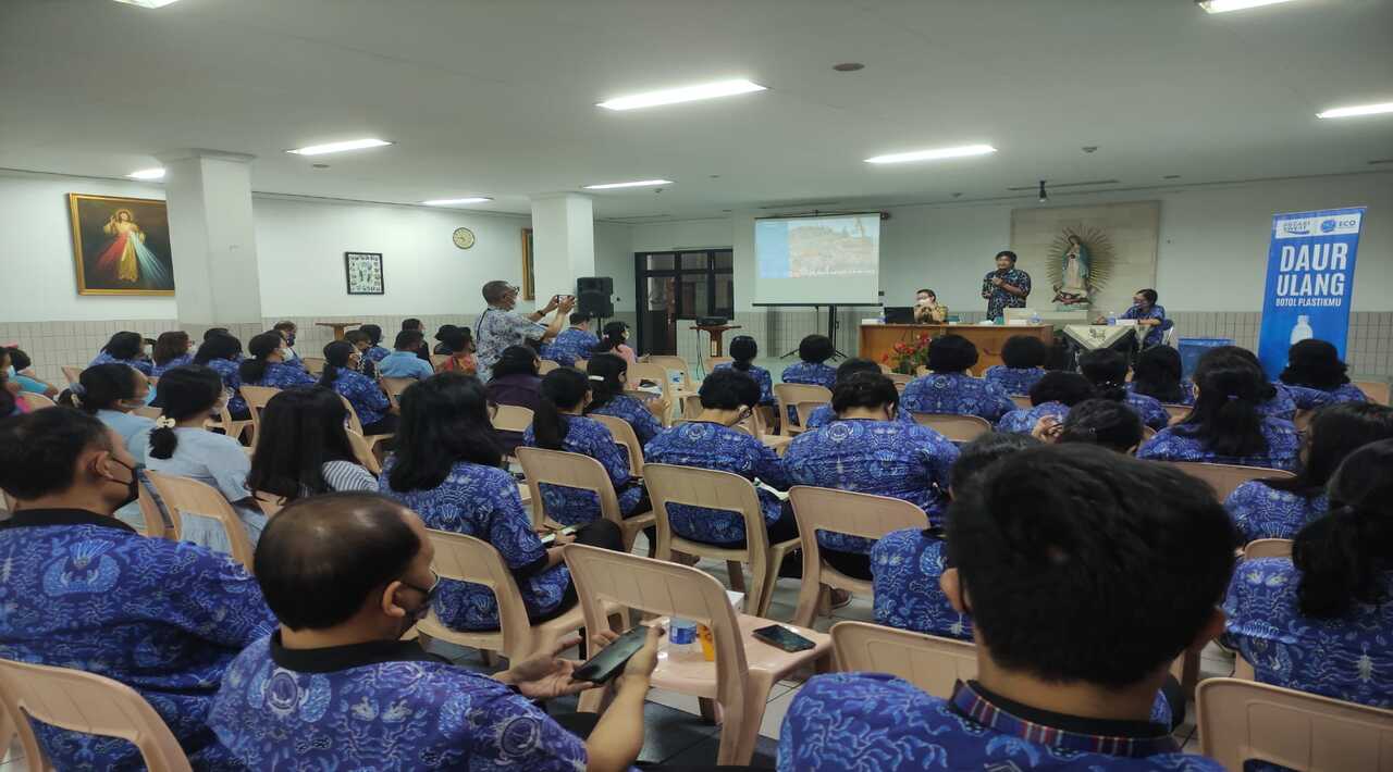 POCARI SWEAT AJAK WARGA SEKOLAH TERAPKAN GAYA HIDUP BERKELANJUTAN MELALUI PROGRAM PENGELOLAAN SAMPAH